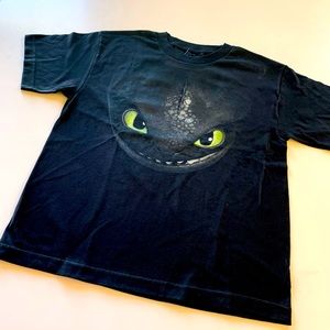 Toothless Dragon TShirt Dreamworks Black Short Sleeve Youth size Large.NWT